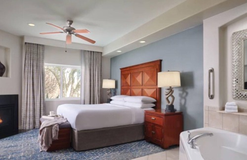 North Scottsdale Resort | 2 bedroom Sleeps 8 at the Sheraton Desert Oasis