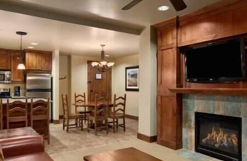 Peak 9 Resort | 2 BEDROOM SUITE-BEAVER RUN-SLEEPS 6 BRECKENRIDGE!