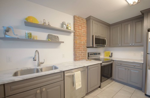 Murfreesboro House | 2 Bedroom with Screened-in Porch-Sleeps 6-Only 5 Blocks to the Square and MTSU!