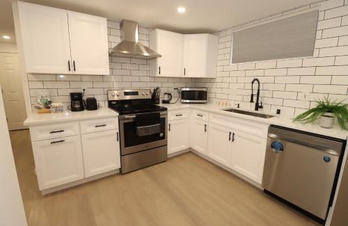 North Beacon Hill Apartment | 2 bedrooms and Studio near Downtown, Airport, stadiums, light rail