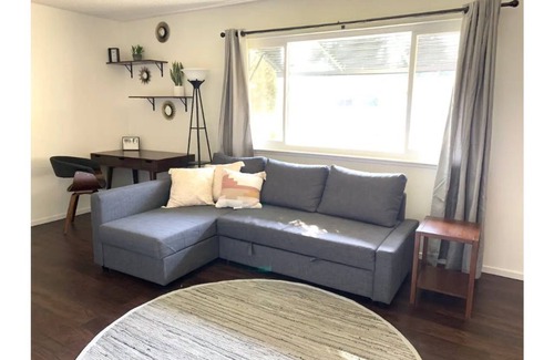 Raisin House | 2 Bedrooms by Fresno Airport