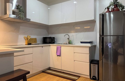 Downtown Apartment | 2 bedrooms in makati with balcony
