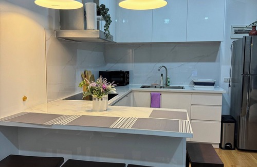 Downtown Apartment | 2 bedrooms in makati with balcony