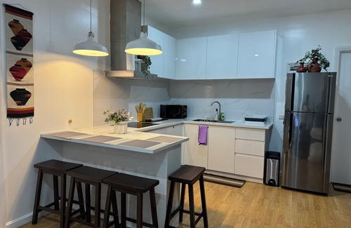 Downtown Apartment | 2 bedrooms in makati with balcony