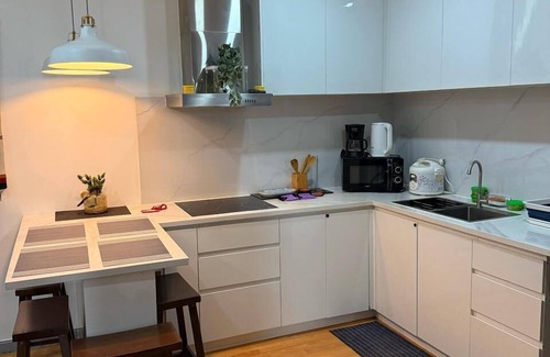 Downtown Apartment | 2 bedrooms in makati with balcony