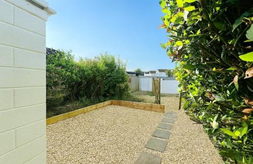 Neath Apartment | 2 Beds, Entire Home, Spacious Bedrooms, Garden