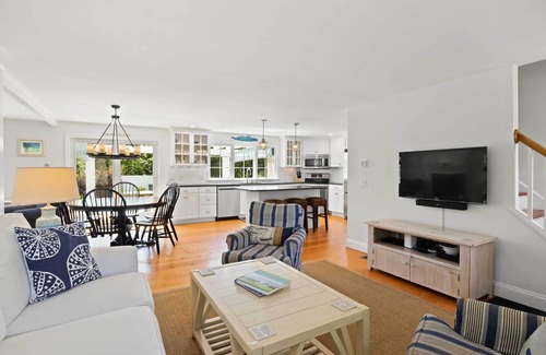 Orleans House | 2 Bicycles Provided! Cape Cod Cottage w/Deck