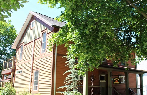 South Haven Apartment | 2 blocks from Lake Michigan family friendly
