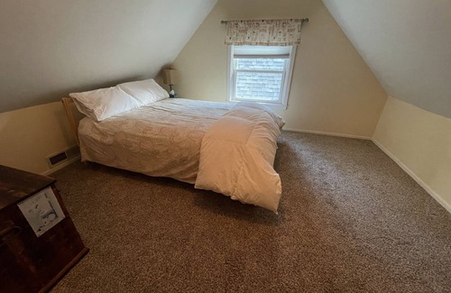 Al Tahoe Cabin | 2 Blocks From the Lake!