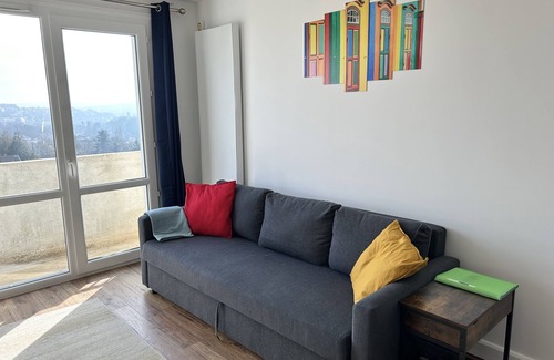 Saint-Germain-en-Laye Apartment | 2 BR Family Friendly Free Parking