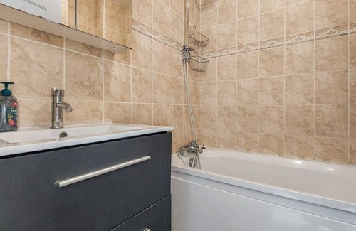 Noisy-le-Sec Apartment | 2 Chambres à Bobigny Entre Paris et Disneyland