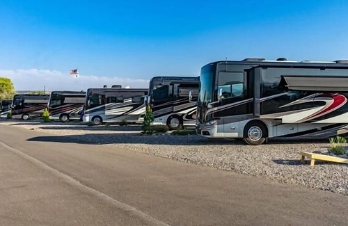 Camp Verde House | 2 Convenient Units! FREE Parking, Outdoor Pool, Pets Allowed, Near Busch Gardens