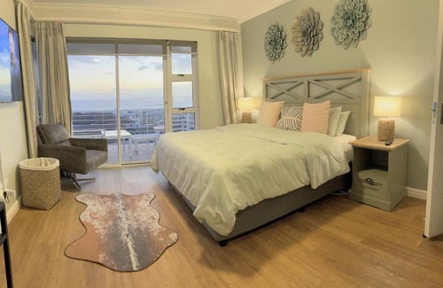 Big Bay Apartment | 2 Dolphin Ridge , Quiet and Peaceful Penthouse