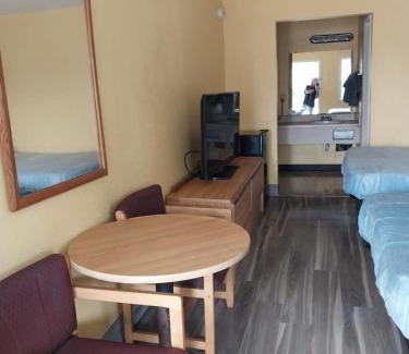 Jackson Apartment | 2 Double Beds Hotel Room 204