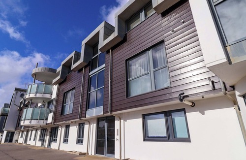 West Bay Cottage | 2 DRIFTWOOD, family friendly, country holiday cottage in West Bay