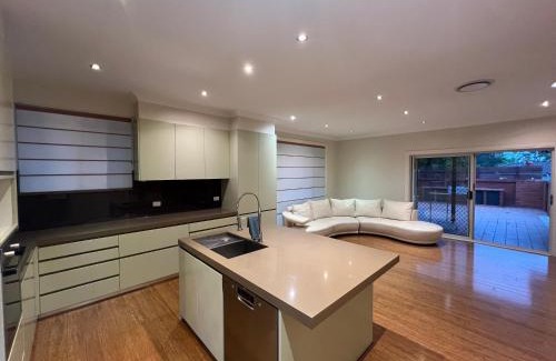 Beecroft House | 2 Green Room