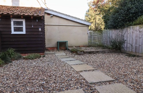 Saxmundham Cottage | 2 GREENSLEEVES, pet friendly, with open fire in Friston