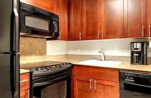 Waikiki Resort | 2 HGVC Lagoon Tower Beachfront, Concierge, Fast WIFI