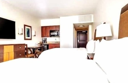 Waikiki Resort | 2 HGVC Lagoon Tower Beachfront, Concierge, Fast WIFI