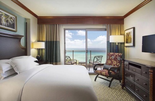 Waikiki Resort | 2 Hilton Grand Vacation Club Hawiaan Village Resort, Beachfront