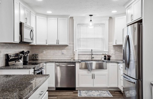 Vermilion Apartment | 2 Homes|Sleeps 16|Game Room|Historic Charm
