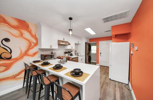 Southeast Houston House | 2 Homes Sleeps 8 4BD 2BA Near NRG DT Med Cen
