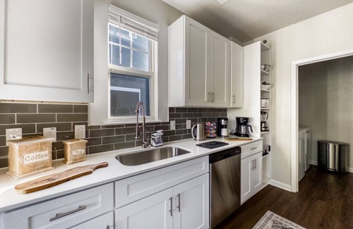 Huntersville Apartment | 2-King-Bd, Shop-Eat-Work-Play 'Birkdale Promenade'