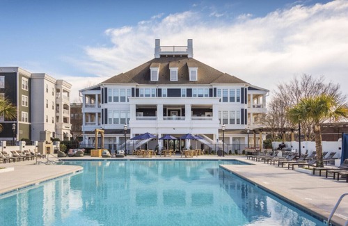 Huntersville Apartment | 2-King-Bd, Shop-Eat-Work-Play 'Birkdale Promenade'