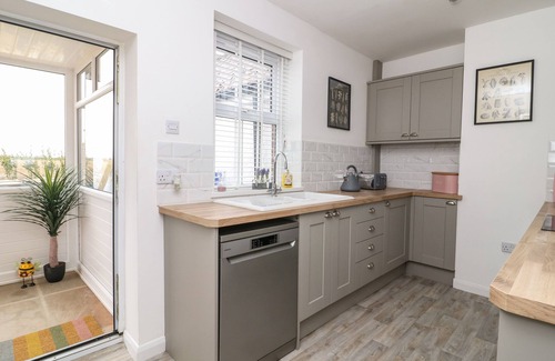 Arnold House | 2 LANE END COTTAGES in Coniston, East Riding Of Yorkshire