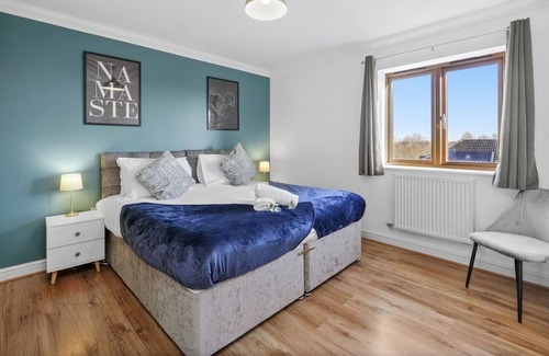 Newport Pagnell Condo | (2) Laxfield Drive - 3 bed, 2 Bath Apartment