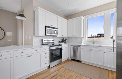 Cannonborough Elliotborough Villa | 2 Luxury Homes w/Patios | 1 Block from King St