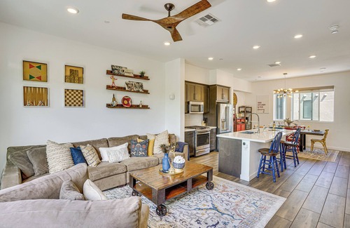 Central San Pedro House | 2 Mi to Beach: Luxe LA-Area Townhome w/Balcony