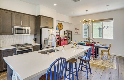 Central San Pedro House | 2 Mi to Beach: Luxe LA-Area Townhome w/Balcony