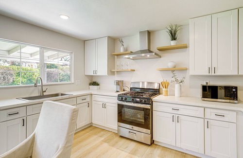 Via Marina House | 2 Mi to Beach: Pet-Friendly Oxnard Home w/ Yard