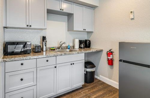Homosassa Apartment | 2 Mi to Chassahowitzka River! Cozy Resort Studio