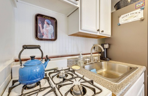 Wellfleet Cottage | 2 Mi to Coastline: Cozy Wellfleet Escape w/Deck