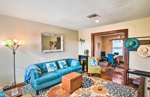Galveston House | 2 Mi to Pier Colorful Cottage in Galveston!