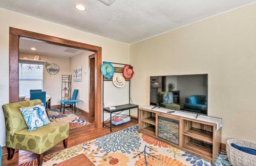 Galveston House | 2 Mi to Pier Colorful Cottage in Galveston!