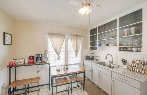 Old Brooklyn Apartment | 2 Mi to Zoo: Charming Apt w/Balcony in Cleveland