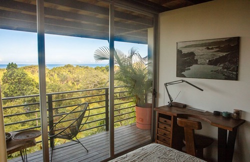Mal Pais House | 2 min from the beach - 3BR Jungle modern home with ocean view
