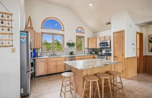 Ocean Hill House | 2 min to beach, Private Pool & Hot Tub. Ocean Hill