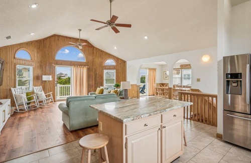 Ocean Hill House | 2 min to beach, Private Pool & Hot Tub. Ocean Hill