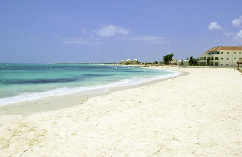 Ejidal Villa | 2 minutes walking to the beach! Family-sized villa with pool and private beach
