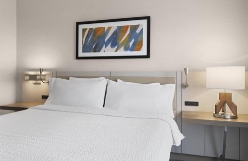 Albuquerque Hotel | 2 pairs stay | 1 unit each with king size bed