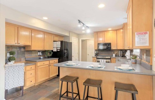 Midvale House | 2 Parkside Homes * 2 Private Hot Tubs * Fireplace