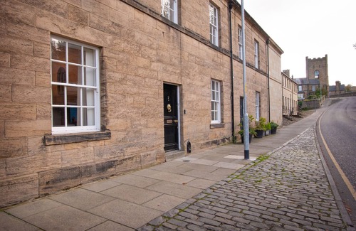 South Charlton House | 2 Percy Cottages, minutes walk from Alnwick Castle
