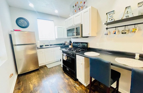 Central Northside House | 2 Private Parking Spaces-23 Min Walk to Acrisure+3BR/3 Baths