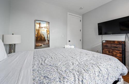 Jersey City Apartment | 2 Queen Beds, TV's in Bedroom, Path to Manhattan
