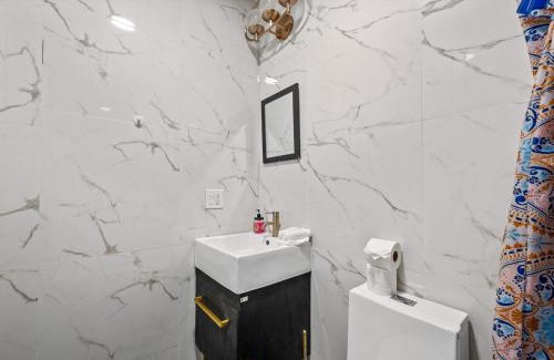 Jersey City Apartment | 2 Queen Beds, TV's in Bedroom, Path to Manhattan