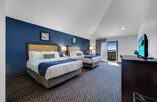 Bodega Bay Hotel | 2 Queen Vaulted Ceiling with Ocean View!